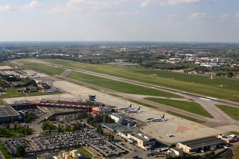 Flughafen_Bologna_-_Guglielmo_Marconi